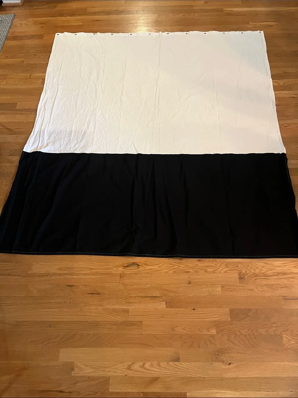 ❤️ 6 for 20 ❤️White with black block shower curtain
